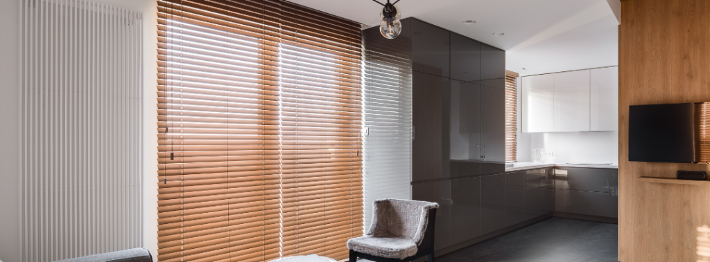 Dicas de cuidado de persiana para família com criança e animal