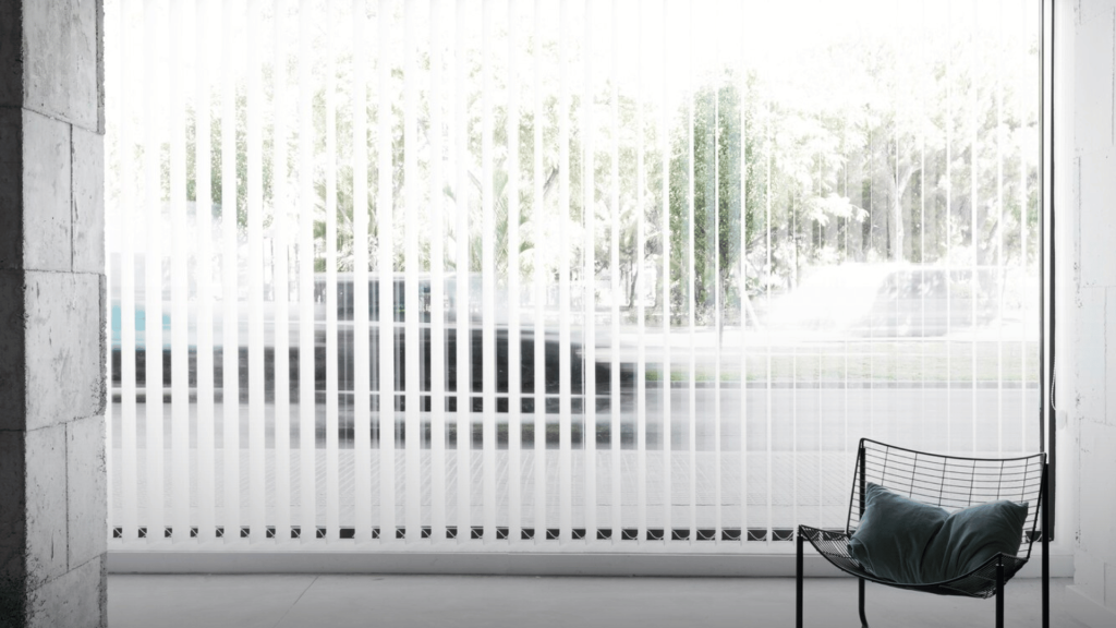 Persianas para portas de vidro: soluções práticas e elegantes