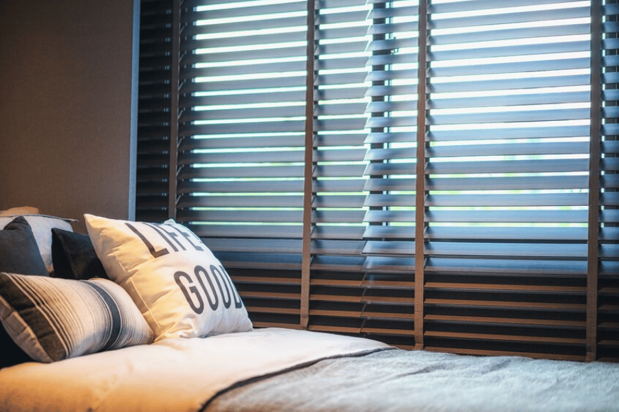 Qual a diferença entre persiana e veneziana?